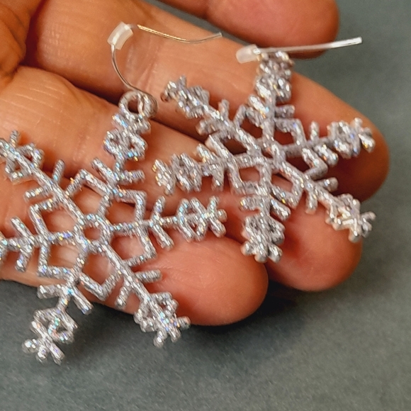 Snow  Silver Flake Errings - Picture 2 of 5